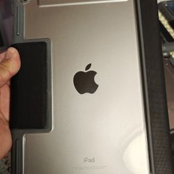 iPad 6th Generation Like New 32 GB 