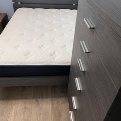 Full Bed, mattress, and 5 drawer dresser