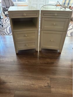 Desk tables