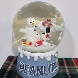 Large Snoopy Winter Wonderland Waterglobe