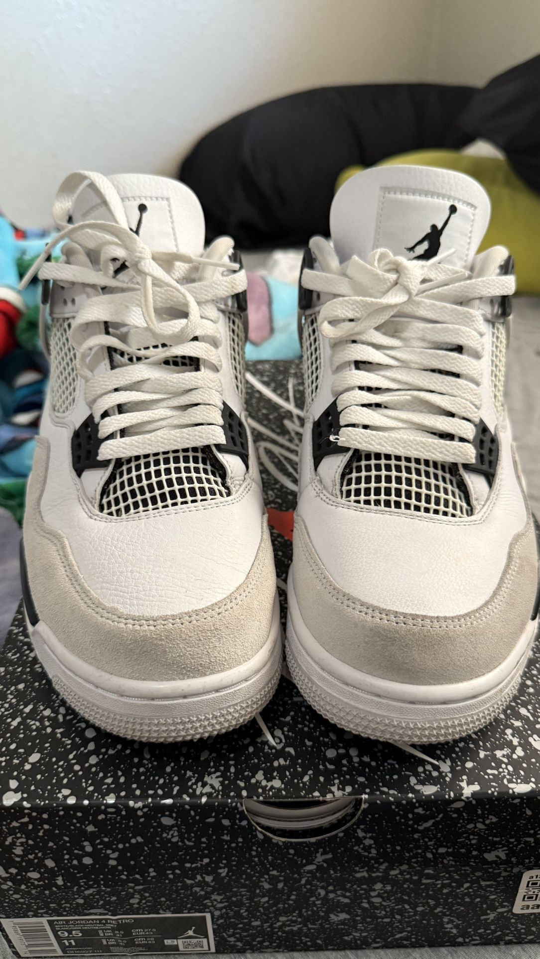 Air Jordan 4 Retro 9.5 (with Box)