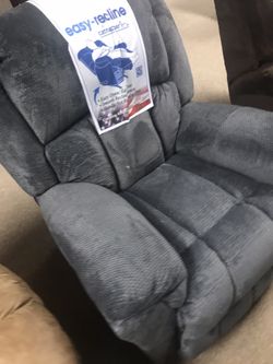 Beautiful cozy brand new recliner by Catnapper