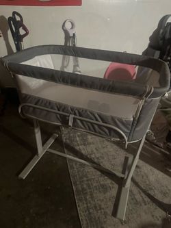 Baby Bassinet with Metal Frame