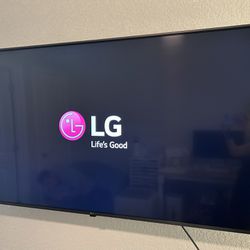 LG UHD 50-inch 4K Smart TV with AI ThinQ® + USX Full Motion Wall Mount