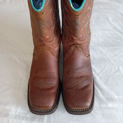 Women's Or Juniors Boots