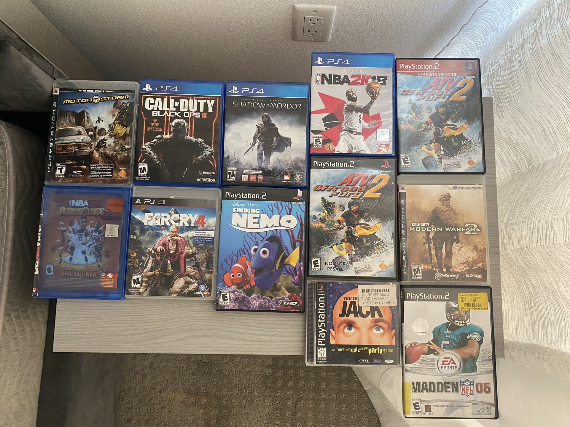 Box Of Games For Xbox 360 , Xbox One . Pc  , PlayStation  Call Of  Duty , Destiny Far cry 4 And Movies  . Nintendo Wii