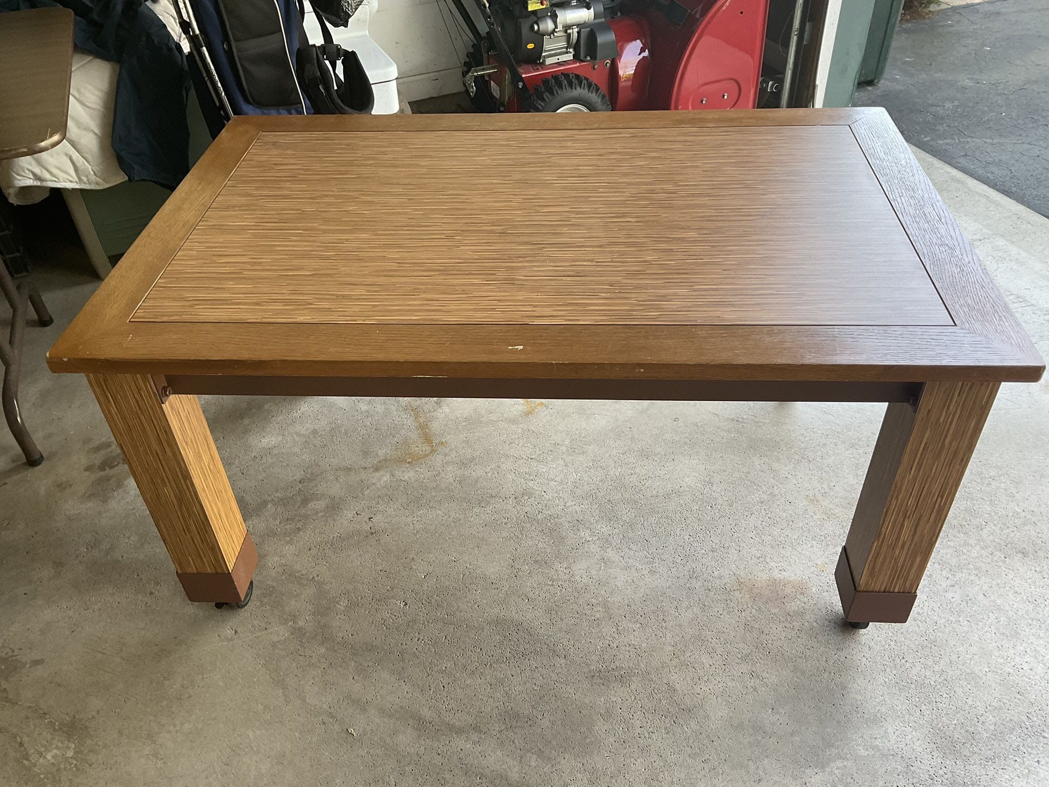 Table W/removable Wheels