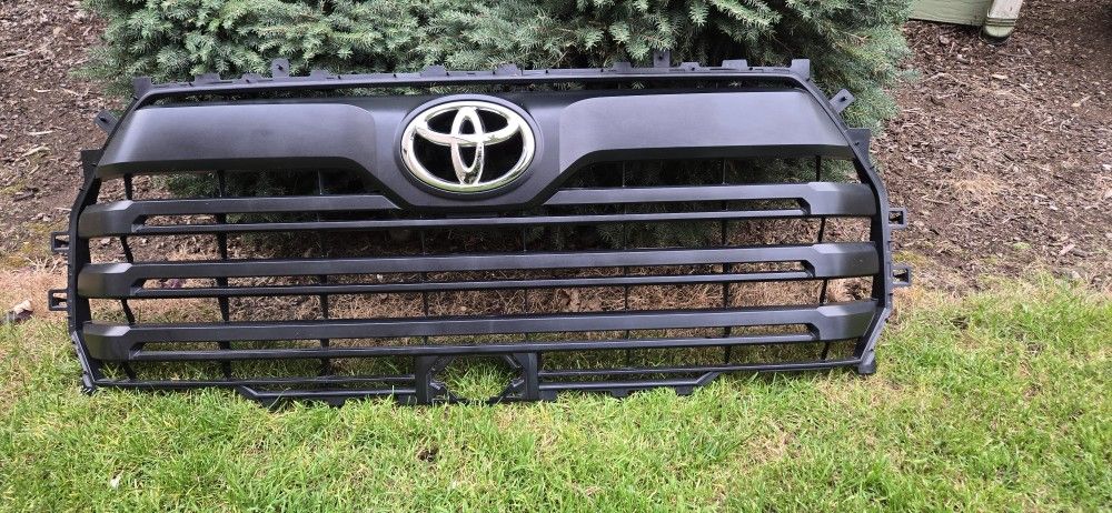 2022 - 2025 Toyota Tundra OEM Front Grille