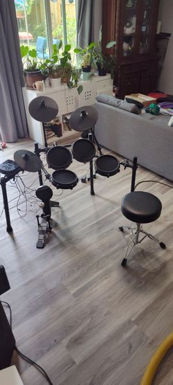 Alesis Nitro Drum kit DM7X