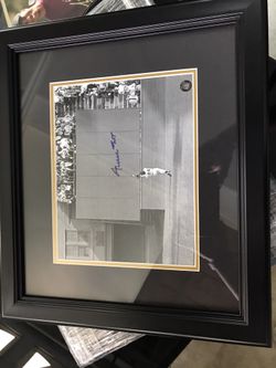 Willie Mays “The Catch” autograph photo framed and authenticated