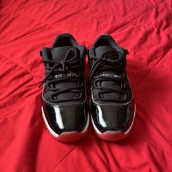 Jordan bred 11s 9.5M