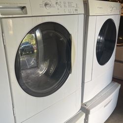 Frontload Frigidaire washer and dryer excellent condition