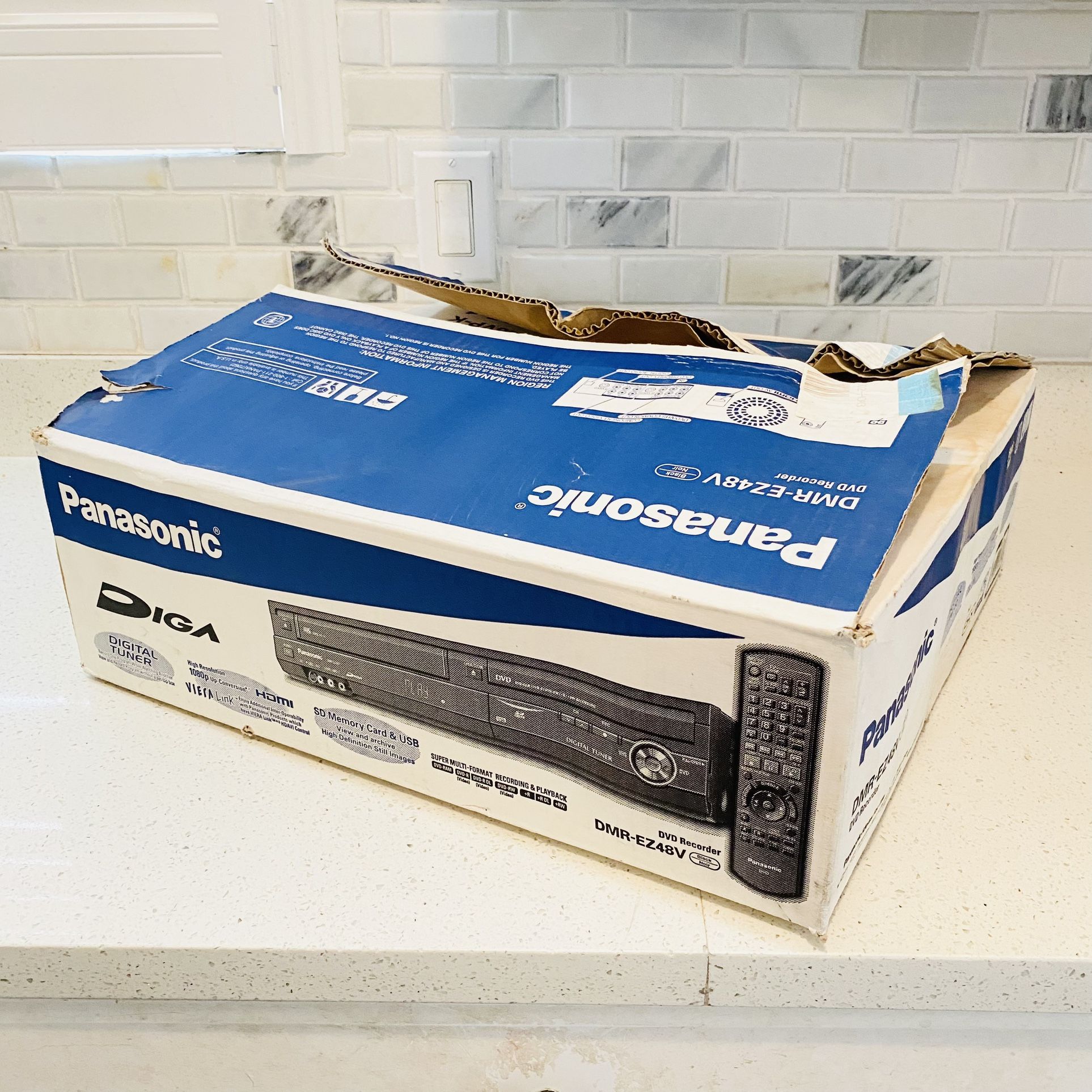 Panasonic DMR-EZ48V DVD Recorder VHS VCR SD Player Remote Cables Manual Box Works