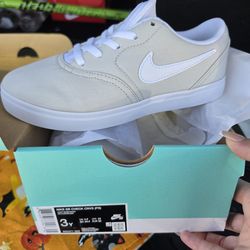 Boys Nike Shoes Size 3Y