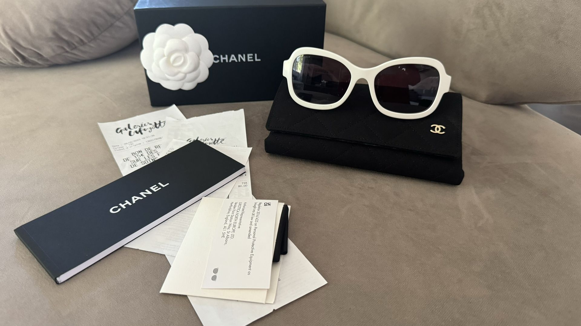 Brandnew ? Authentic Chanel Sunglasses Retail Value $1129 + Tax display picture 1