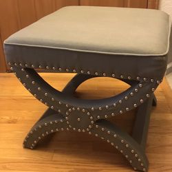 SAFAVIEH GRAY NAIL HEAD STOOL