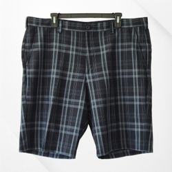 Men's Shorts Izod Golf Plaid Size 40 Black Gray Classic Fit Flat Front Preppy
