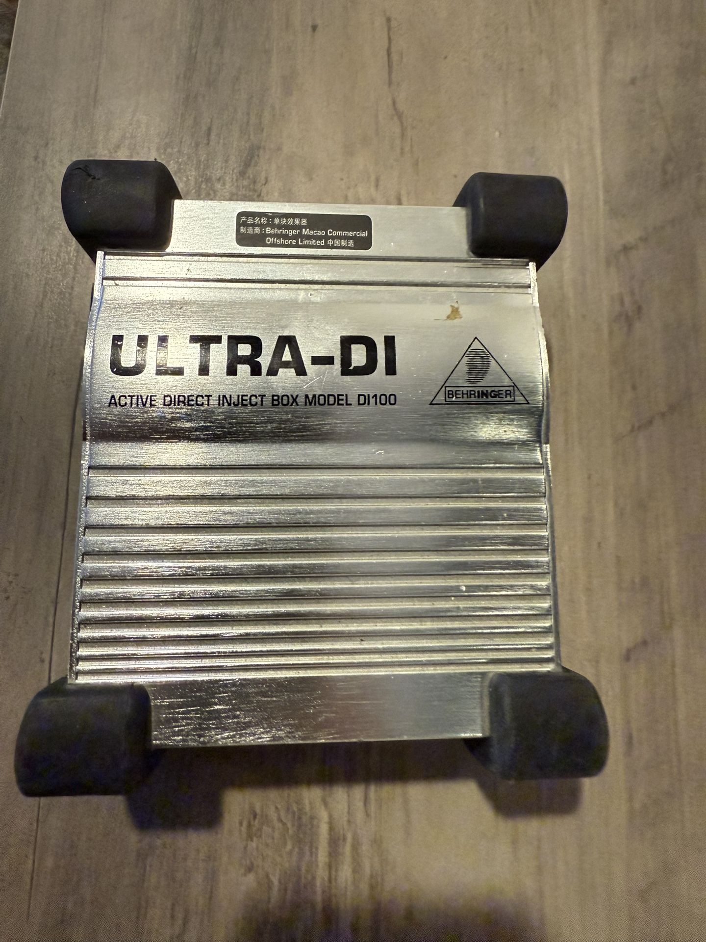 Ultra DI /Direct Box Behringer