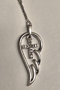 925 Sterling Silver Angel Wing Necklace With A Cross Charm In The Center 18"