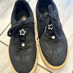 GBG Los Angeles Black Sneakers - Size 8.5