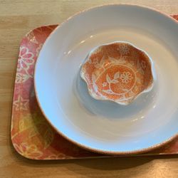 Beautiful Ceramic Dish With Matching Plastic Tray.