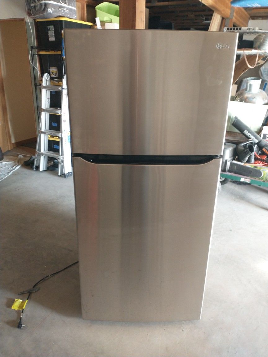 LG Electronics 30 In Wide 20 Cubic Foot Top Freezer Refrigerator With LED Lighting, Smart Diagnosis And Multi-airflow In Stainless Steel.