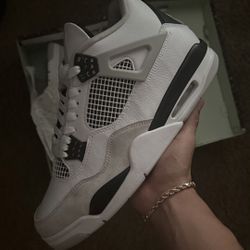 Jordan 4 “Military Blacks”