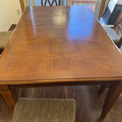 Dining Table Set. 