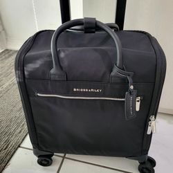 Briggs & Riley Rhapsody Cabin Spinner Carry-On Suitcase. Excellent Condition. 