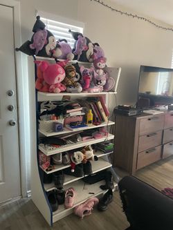 Dresser storage