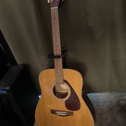 Yamaha Acoustic Guitar