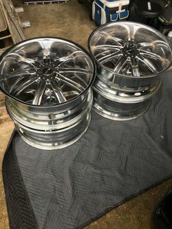 24" Brand new in the Box 6 lug Universal