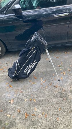 Titleist Golf Bag With Golf Glove