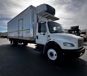 2020 freightliner 26ft refer box truck 180k miles