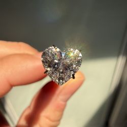 1.53 Carat Heart Brilliant shape, E Color, VVS2 Clarity IGI Certified