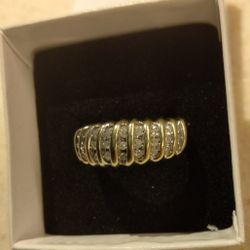 10K Gold Band w/27 Diamonds - Size 7