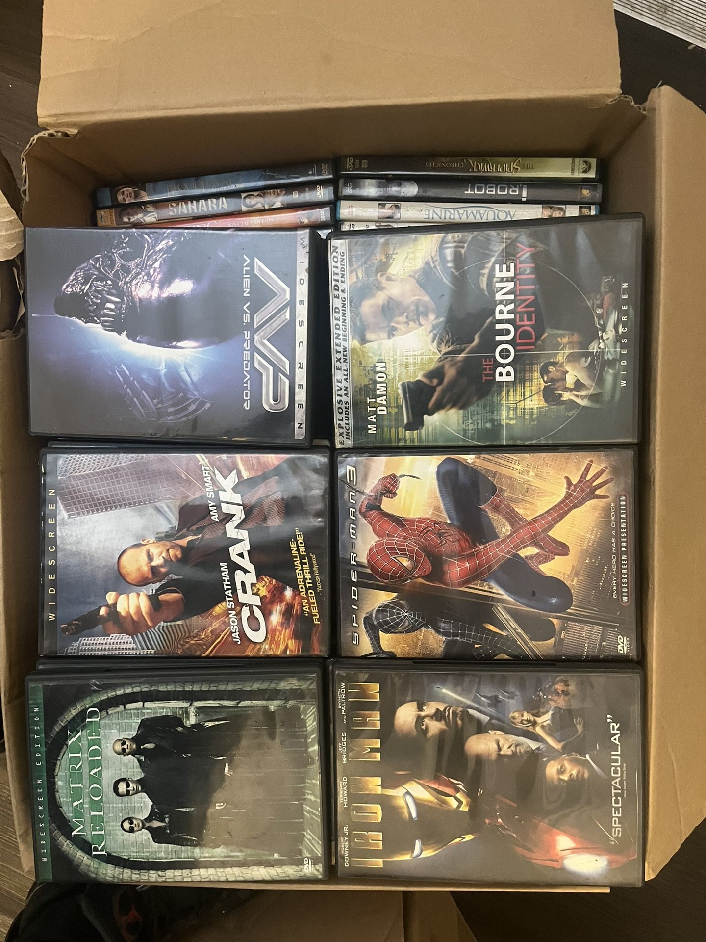 100 dvd movies LIKENEW