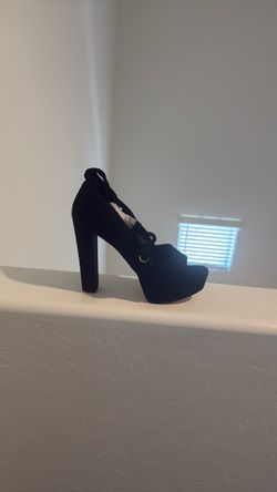 Black heels size 12(brand new)