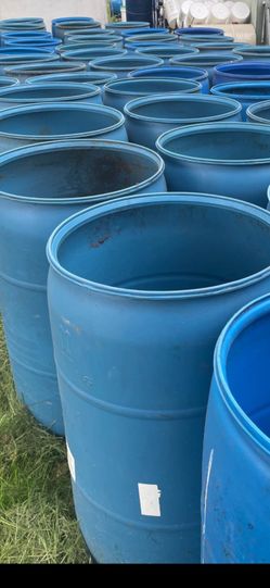 BARRELS DRUMS 55 Gallon PLASTIC Removable Lid with Locking ring