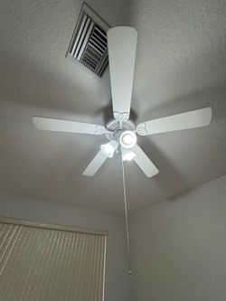 Ceiling fan with light kit