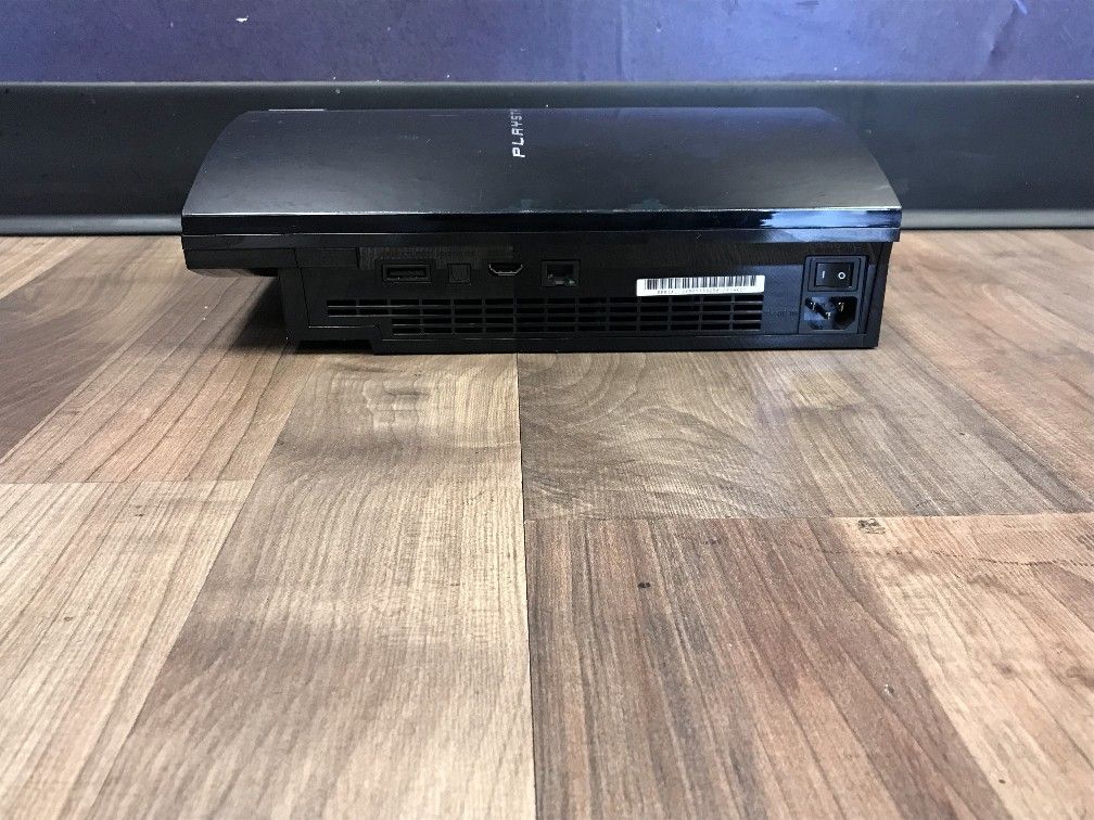 Sony Playstation 3 Fat-model 500gb( DOES NOT SUPPORT PS2)