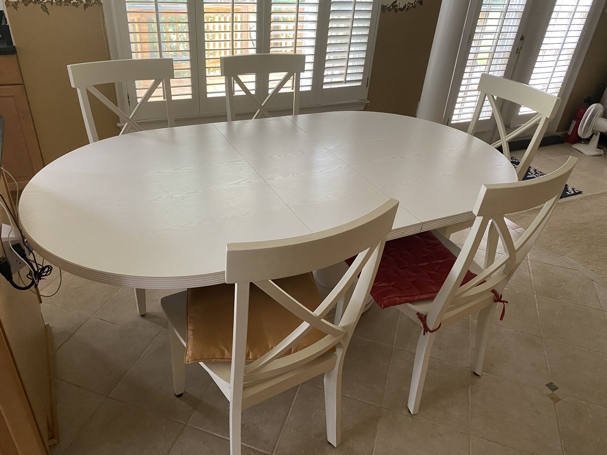Dining kitchen Table with An Insert Leaf With 5 Chairs