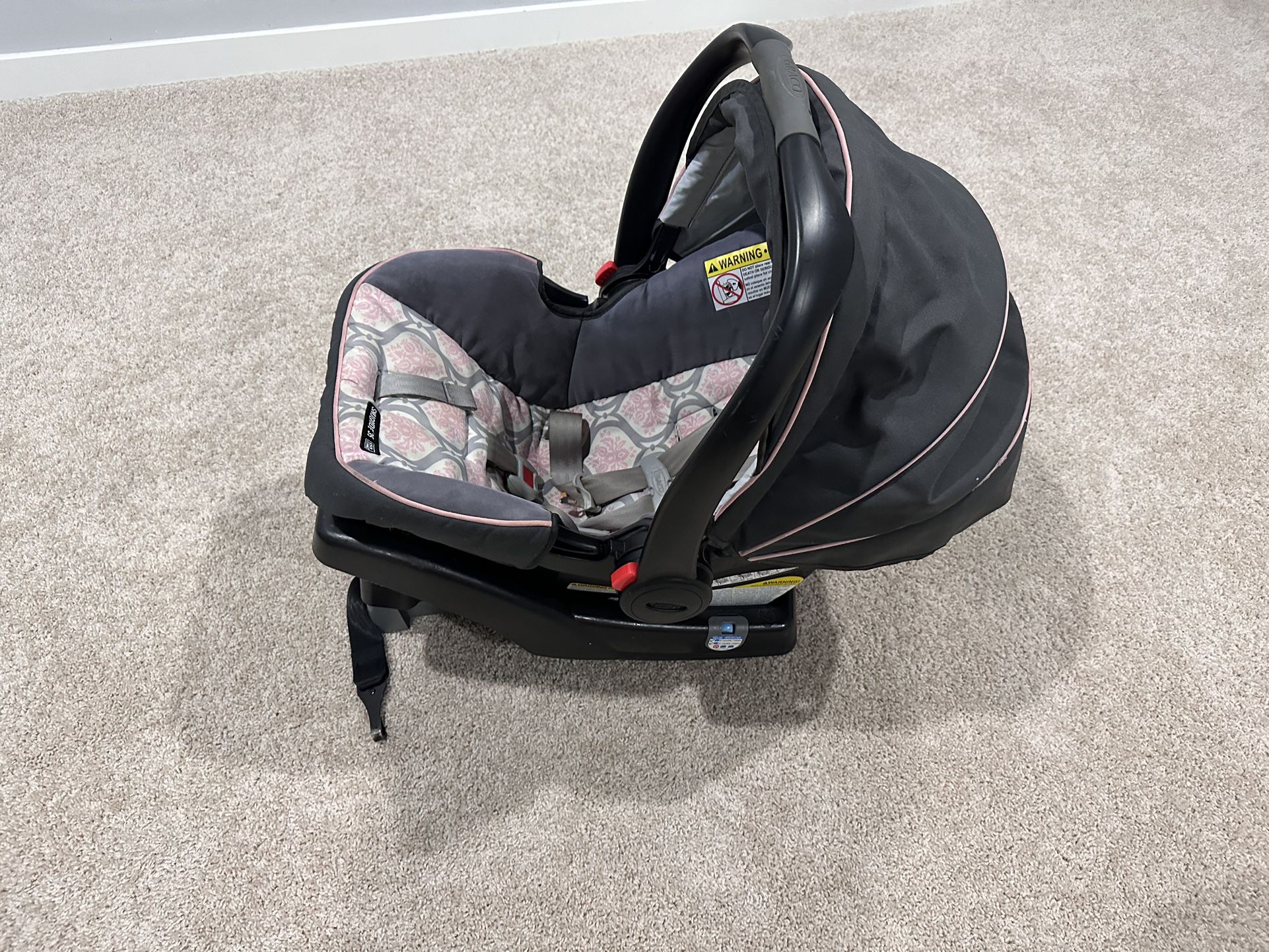 Graco Infant Car Seat With Adjustable Base