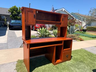 FREE WOODEN COMPUTER DESK – MUST HAUL AWAY