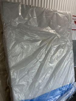  Queen size memory foam mattress 