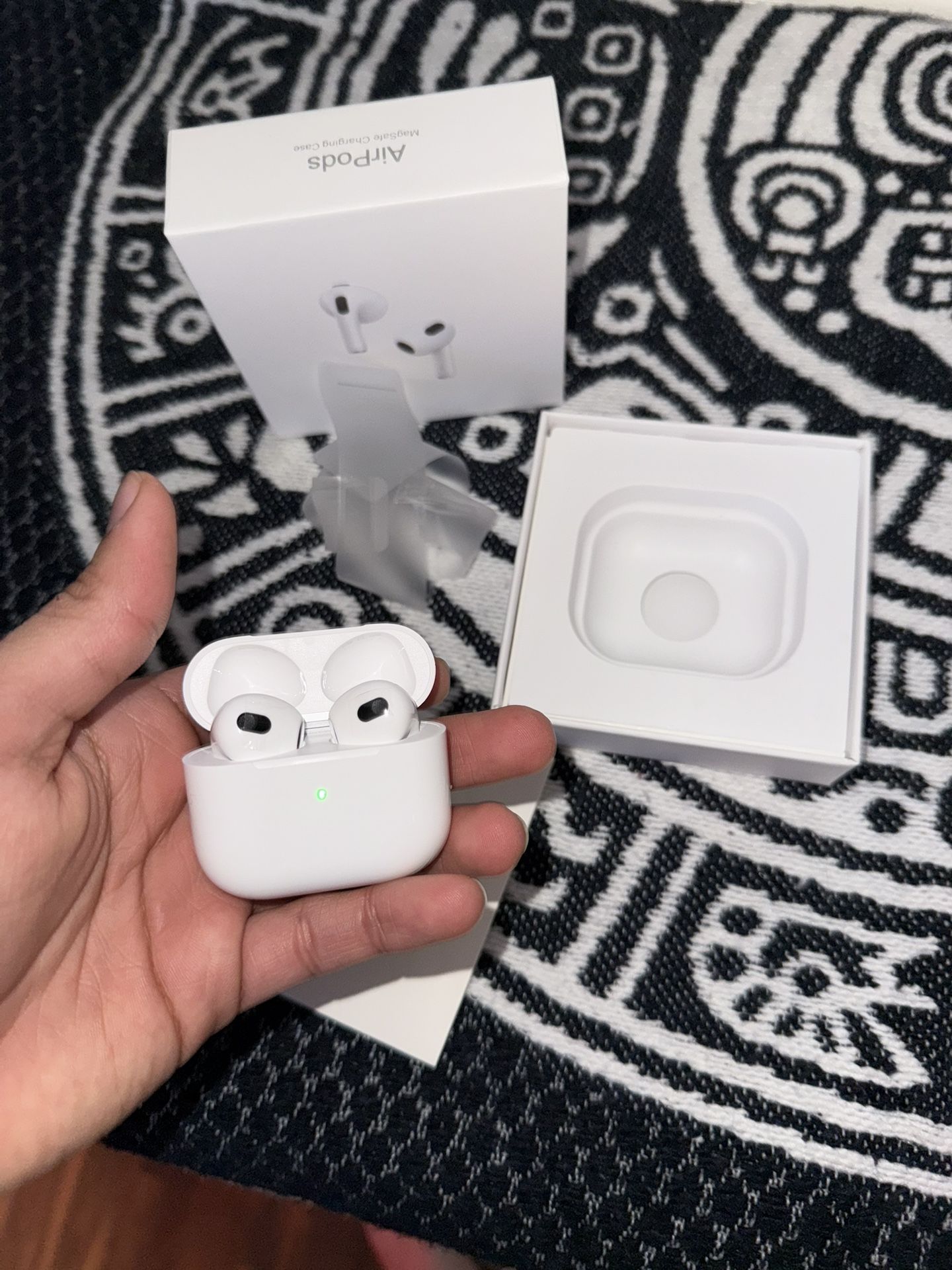Air Pods 4th Gen