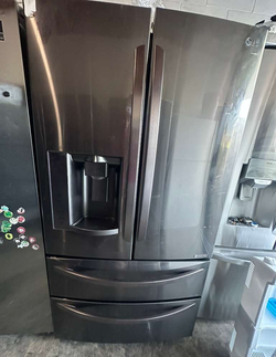LG 4‑Door French Door Fridge – Black Stainless, Ice/Water