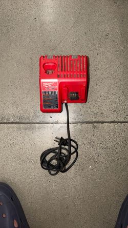 Milwaukee M12/M18 Multi-Voltage Charger (48-59-1812)