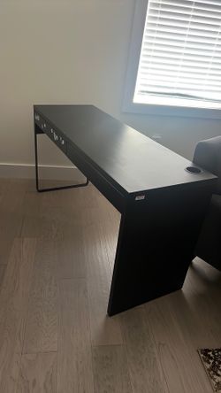 Computer/Study  Table  $25  OBO