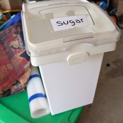 4 Food Storage Bins
